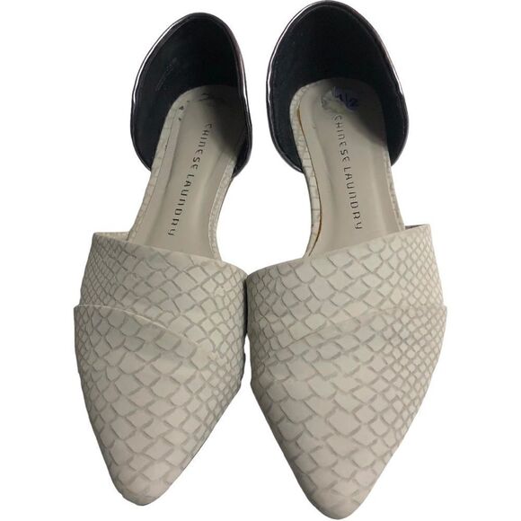CHINESE LAUNDRY Light Gray Snake Pattern Pointed Flats - Picture 1 of 11